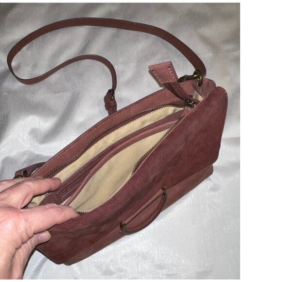 Lucky Brand Crossbody Purse -‎ In a Beautiful Maroon Color - So many pockets! - Picture 7 of 14